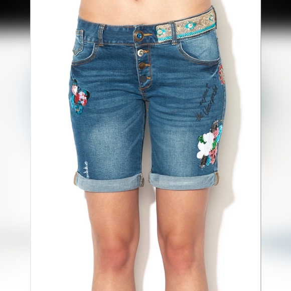 Desigual Magalie  Denim Shorts With sequins and embroidery Size 28 US - Picture 4 of 16